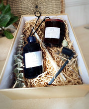 Load image into Gallery viewer, Large Soy Candle &amp; Reed Diffuser Deluxe Gift Set
