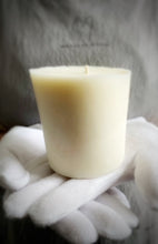 Load image into Gallery viewer, Tobacco &amp; Hay Soy Candle
